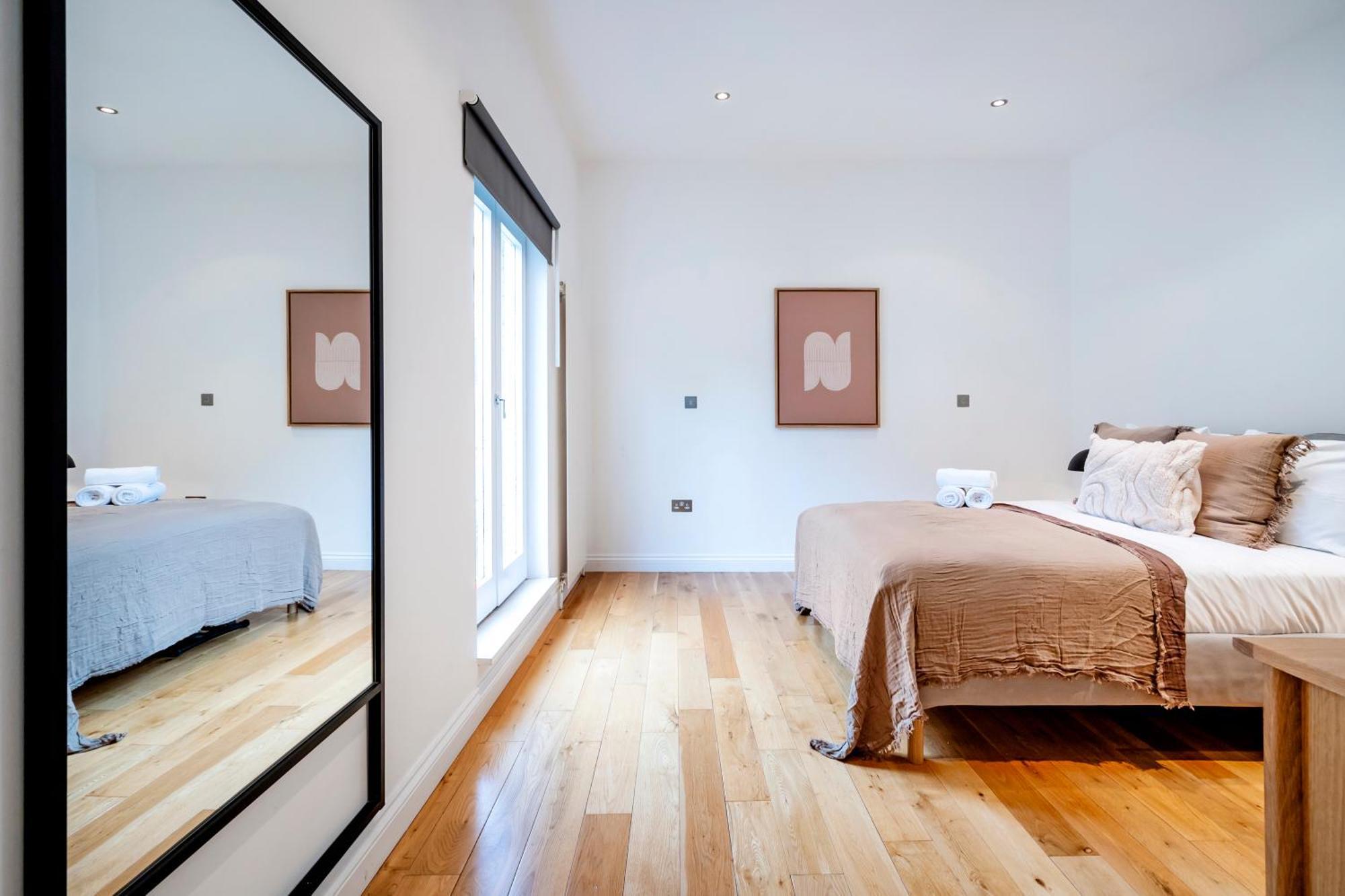 2 Bedr, 3 Beds, 2 Bath Covent Garden 3-min Subway Londra