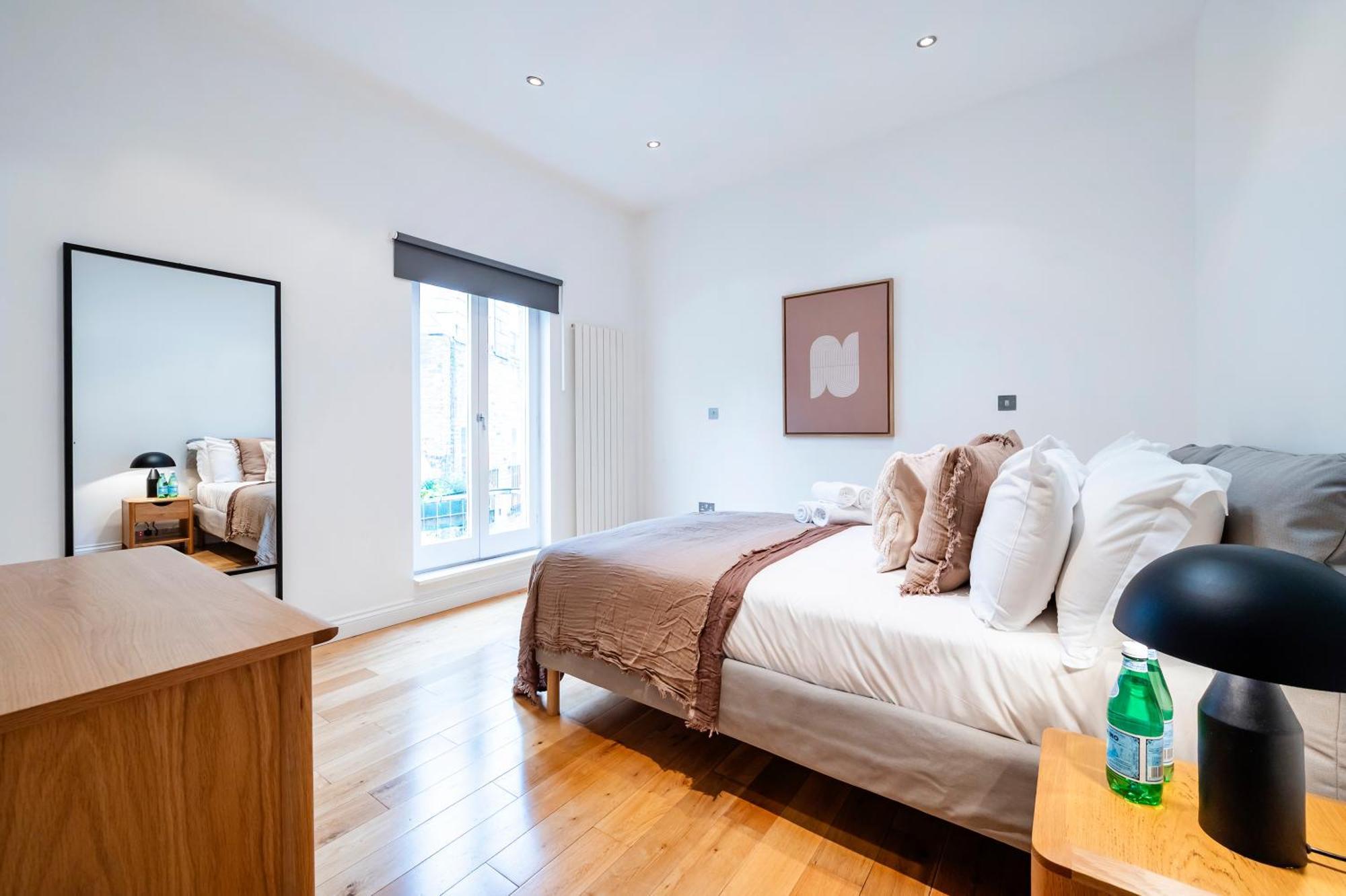 2 Bedr, 3 Beds, 2 Bath Covent Garden 3-min Subway Londra
